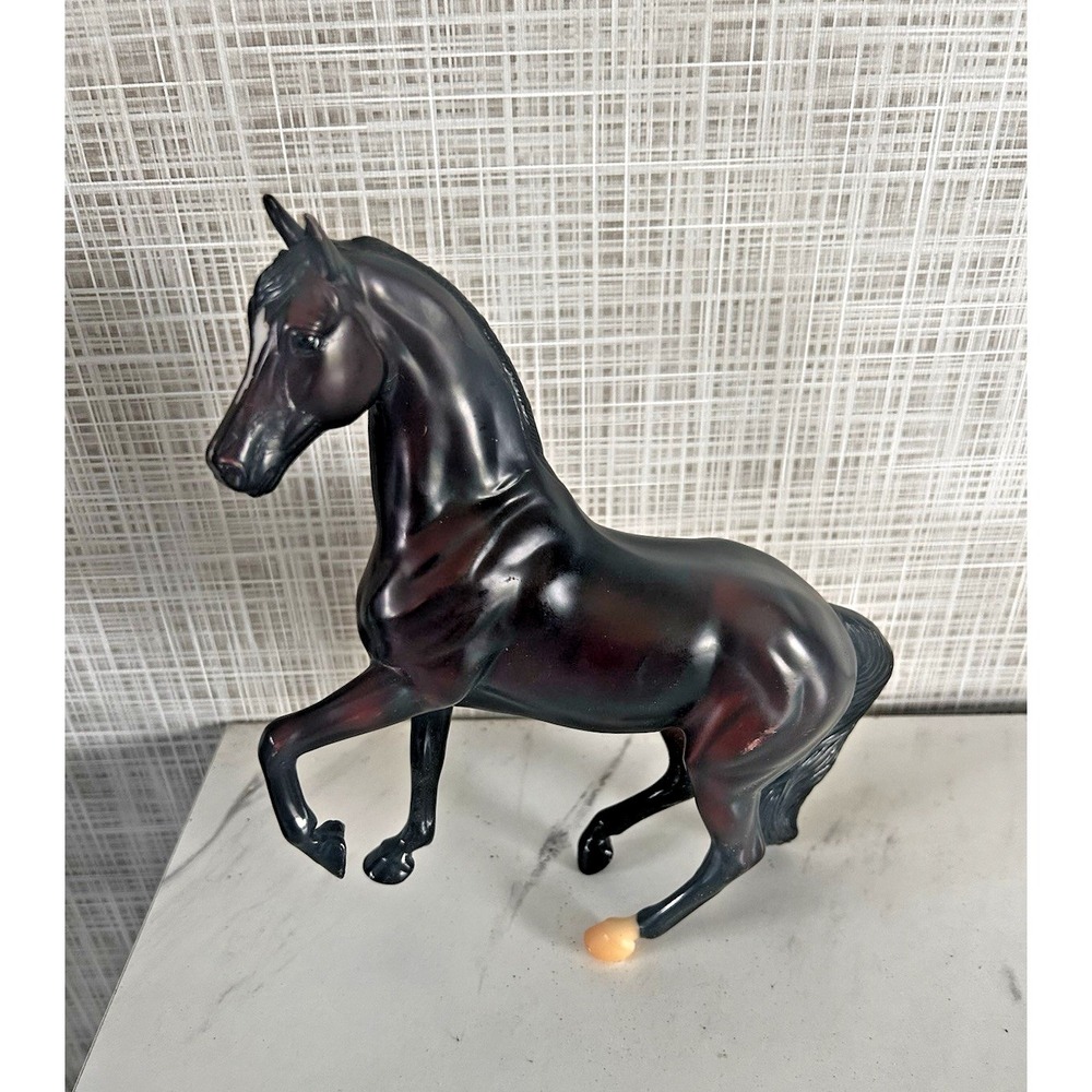 Breyer Classics Mahogany Bay Warmblood Stallion #61061 Sport Horse 1:12 Scale - Picture 3 of 6